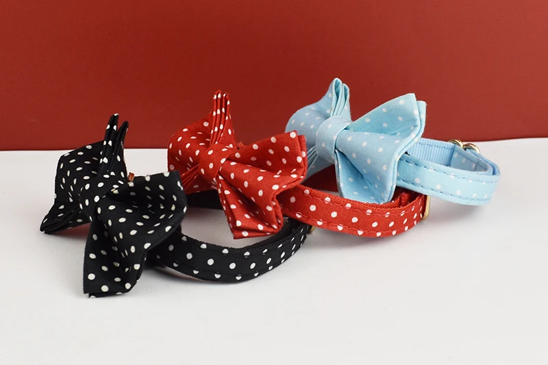Collar de gato con lazo en rojo