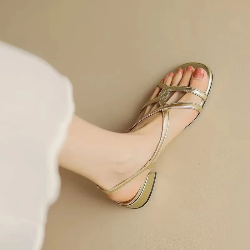 Sandalias romanas de cuero para mujer, punta abierta con hebilla - imagen 2