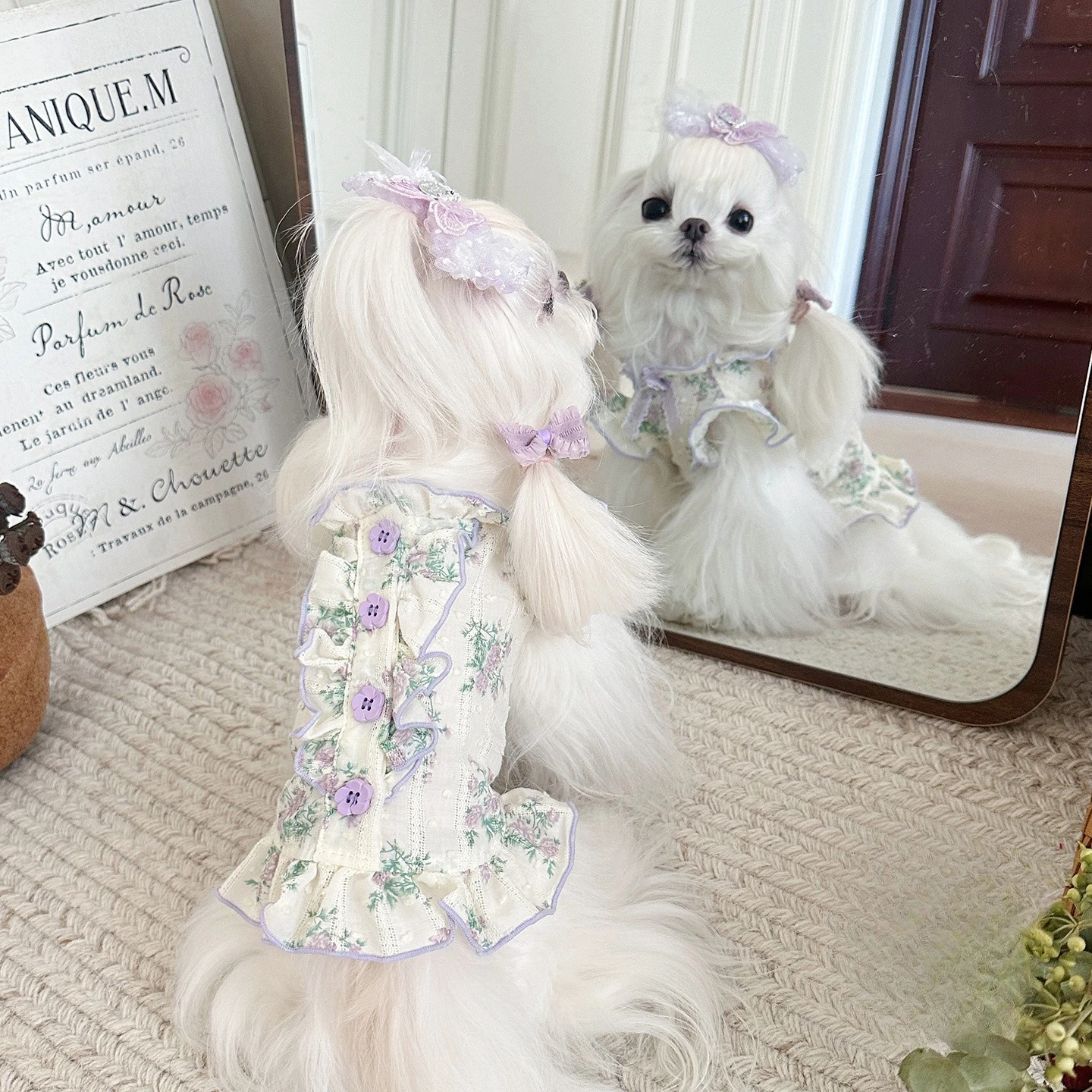 Vestido floral con chaleco de encaje fino y falda princesa
