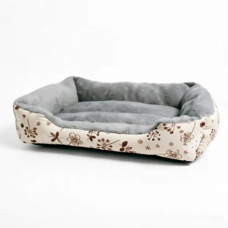 Cama para mascotas en salón decorado