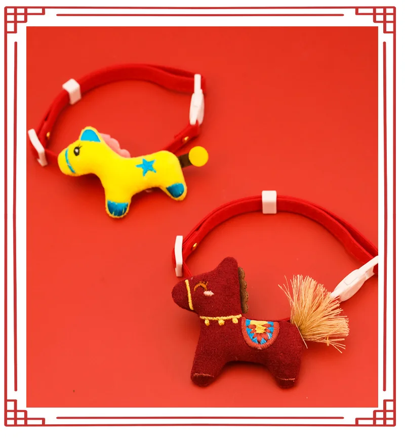 Collar festivo año del caballo 2026 para mascotas pequeñas