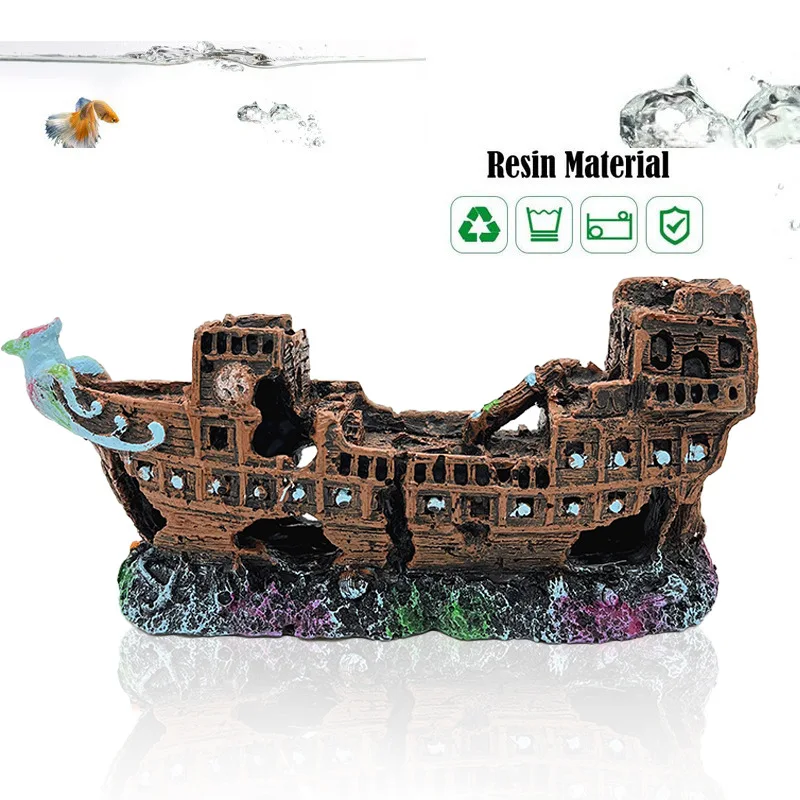 Barco Fénix decorativo junto a otros adornos de acuario