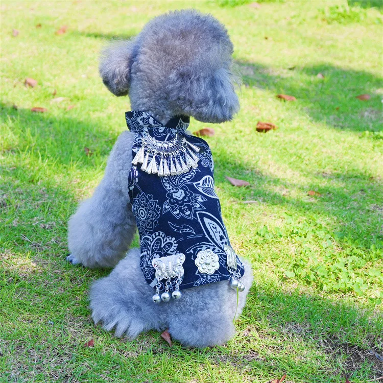 Vestido transpirable para perro con diseño floral