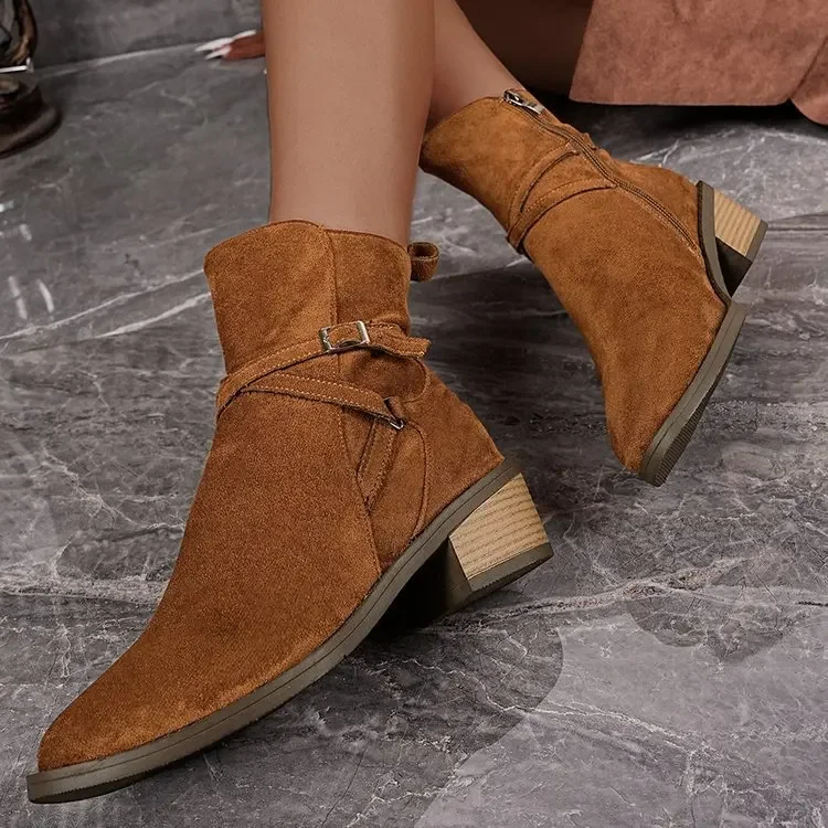 Botas grises con detalle de tacón