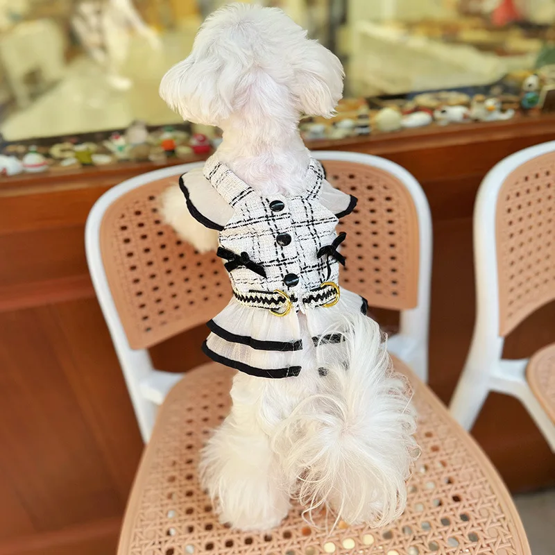 Falda con tirantes a cuadros para mascotas vista frontal