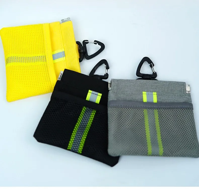 Dispensador portátil con compartimentos para bolsas y premios