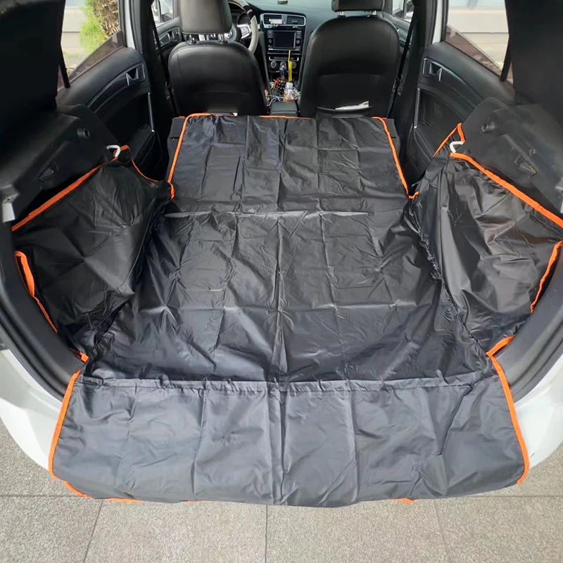Protector de maletero para perros instalado en SUV