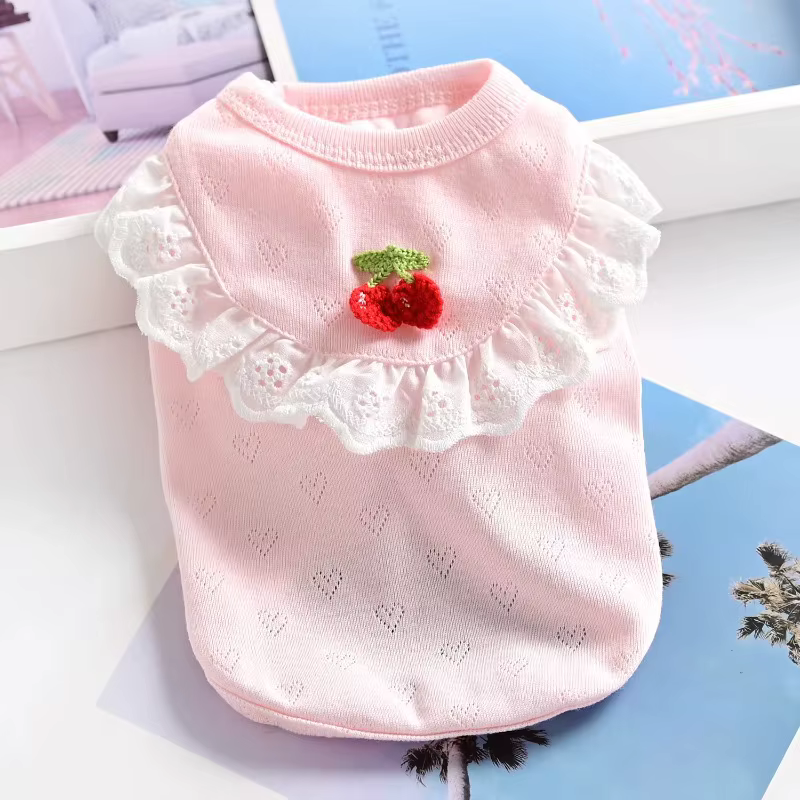 Estampado de cerezas y estilo princesa Teddy
