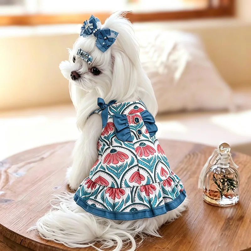 Detalle del estilo princesa con adornos y falda con volantes