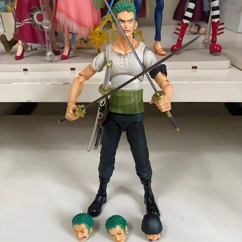 Figura Articulada Roronoa Zoro de One Piece Bandai SHF para Exhibición