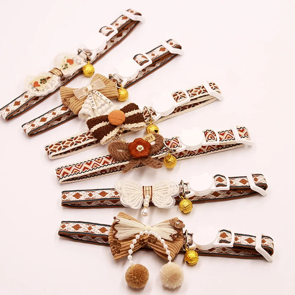 Collares variados en diferentes colores