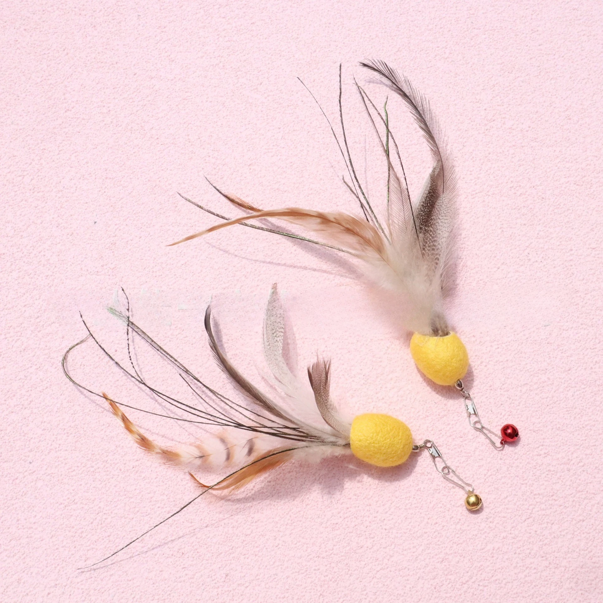Varita de plumas para gatos con cabezas intercambiables