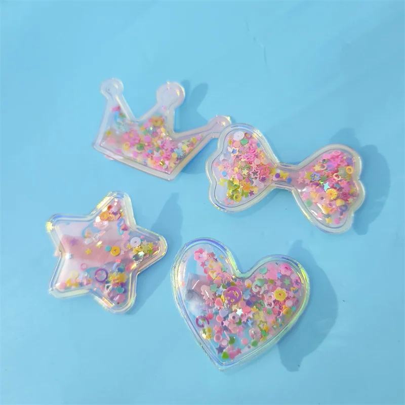 Clips con forma de corona y lazo en detalle