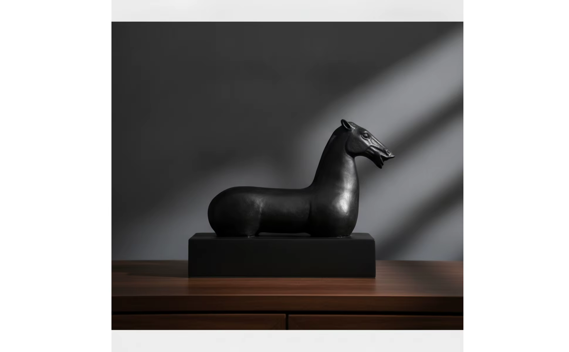 Figura de Caballo Esculpida, adorno minimalista negro brillante