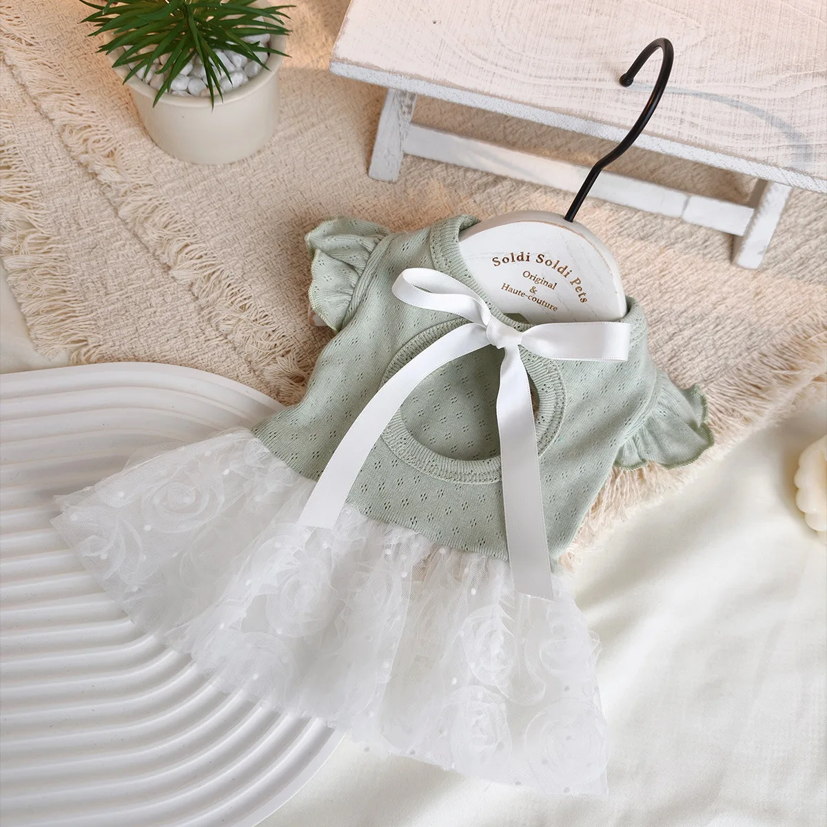 Vestido de malla con parches y aberturas tipo Teddy para perros - imagen 3