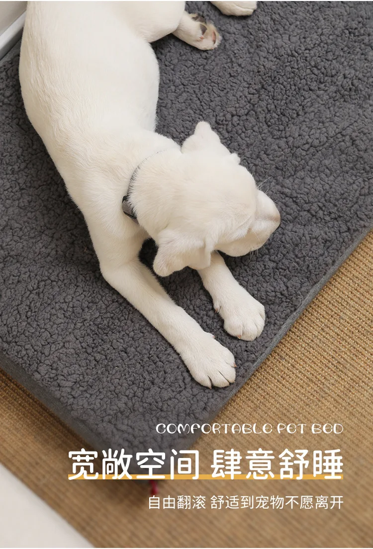 Cama colocada dentro de una jaula de perro mediano
