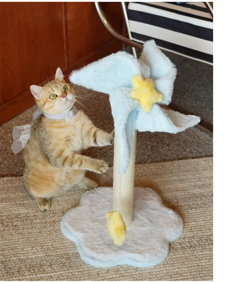 Rascador para gatos en uso con plataforma y refugio