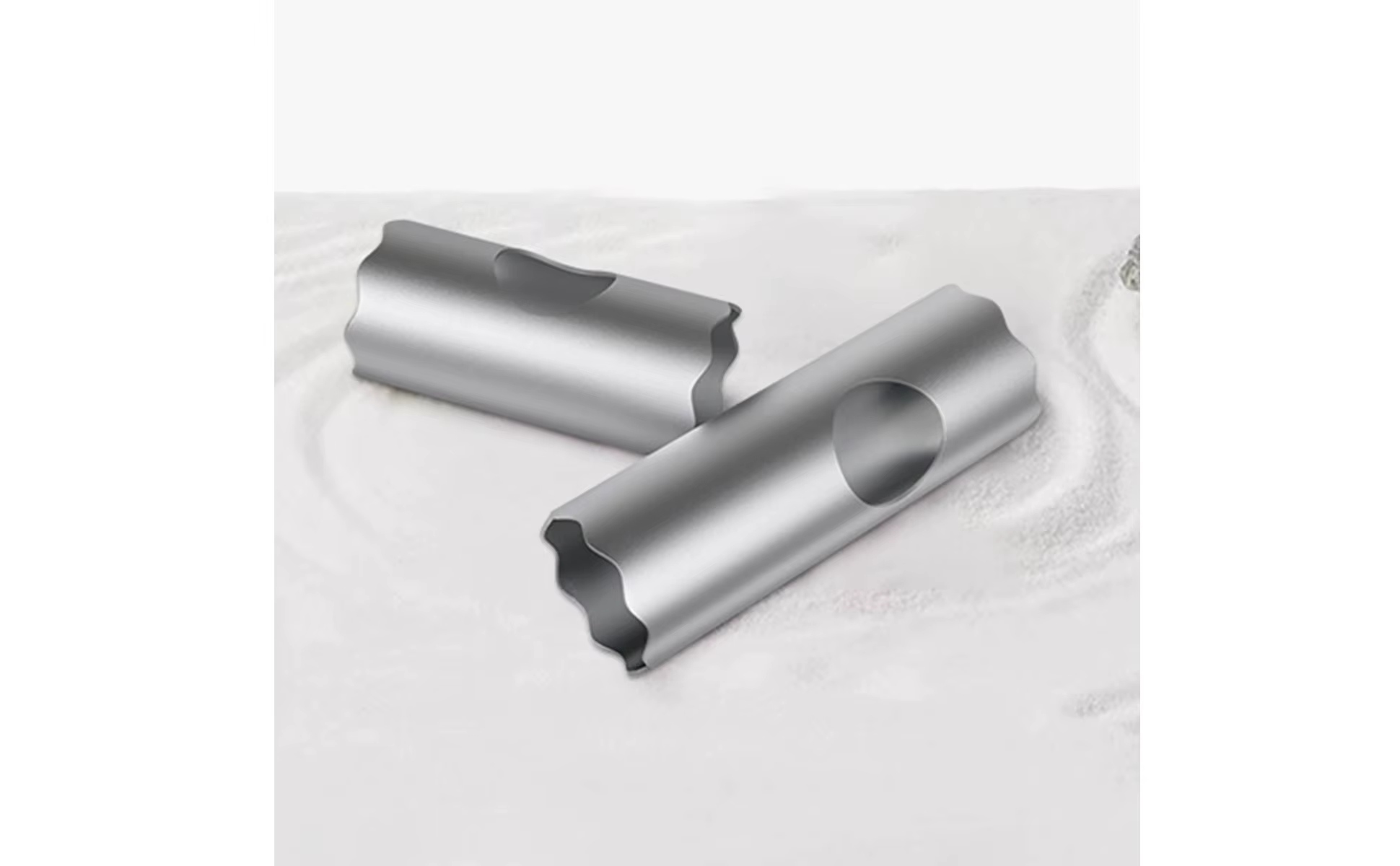 Túnel de aluminio para hámster con diseño ondulado