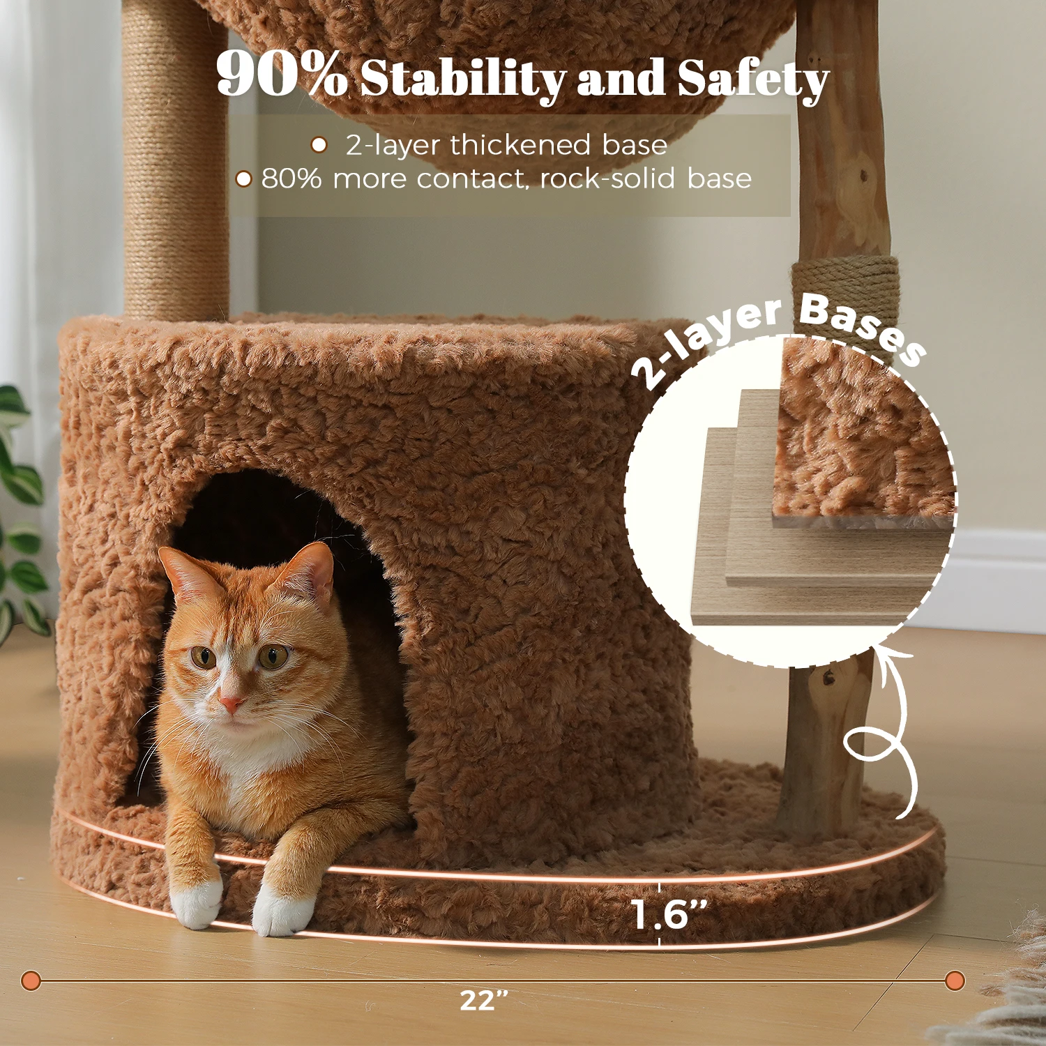 Vista lateral del árbol para gatos con hammaca y cesta