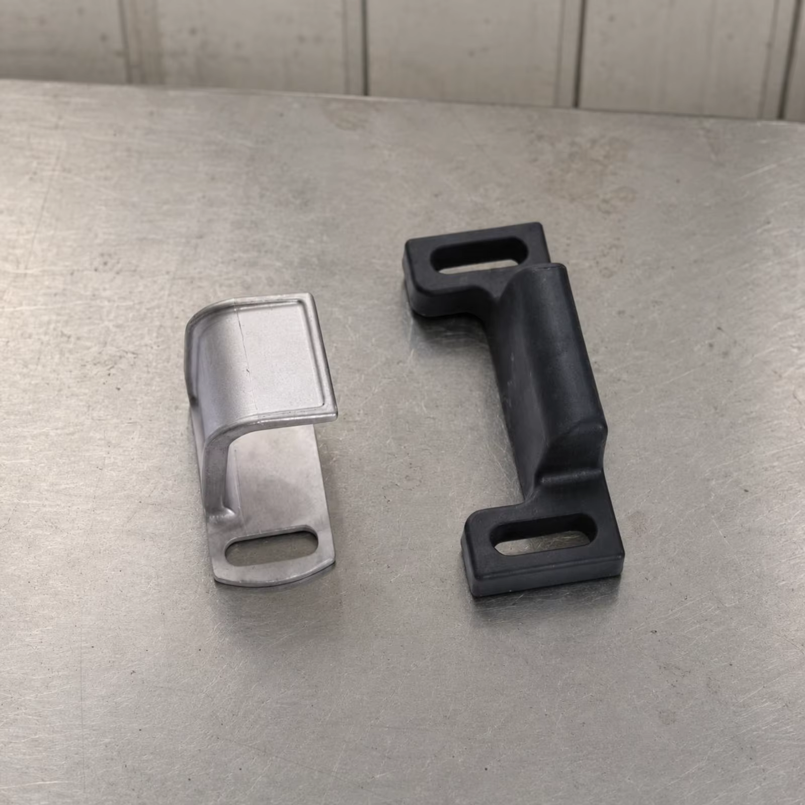 Limitador anticolisión metálico de puerta corredera para gatos y perros - imagen 3