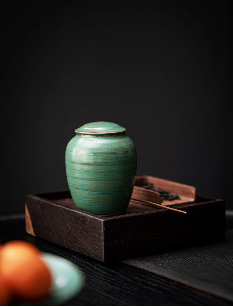 Urna personalizada con grabados decorativos