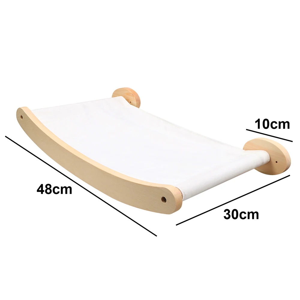 Detalle de madera de pino y tela suave de los muebles para gatos