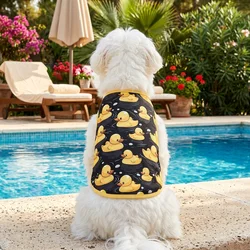 Chaleco para perros con patos amarillos y fondo negro suave, cómodo