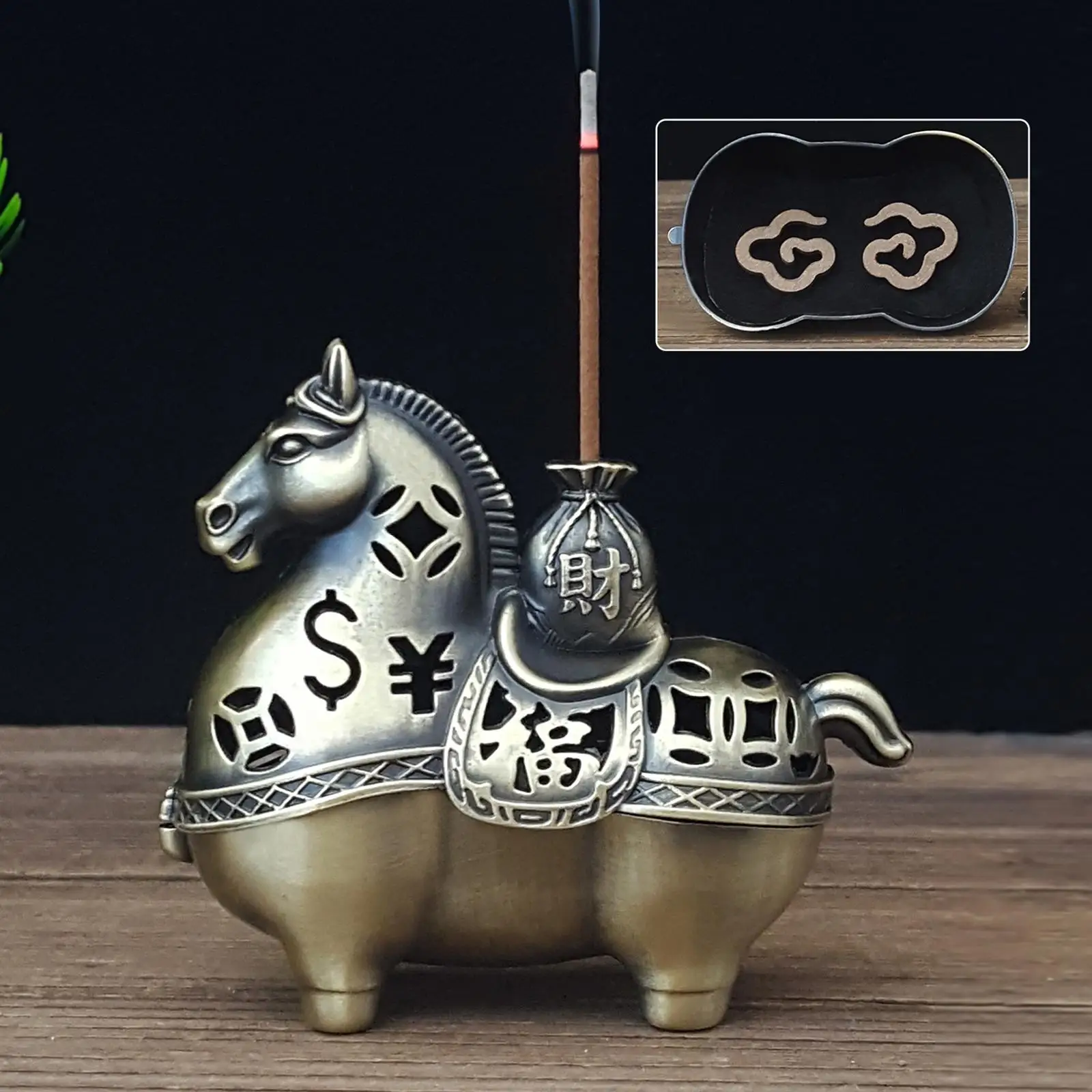 Quemador de incienso de cobre con diseño en espiral y motivo de caballo