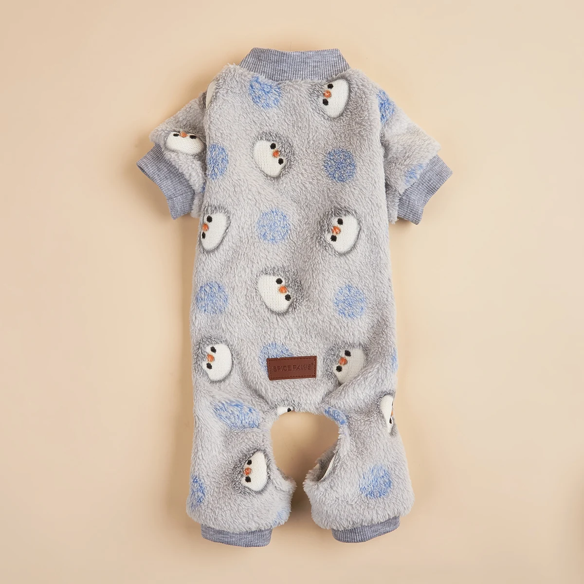 Mascota con pijama de lana cálido