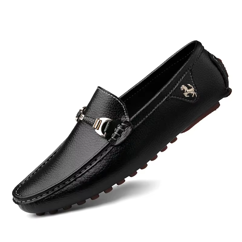 Vista de los zapatos estilo slip-on de cuero para hombre