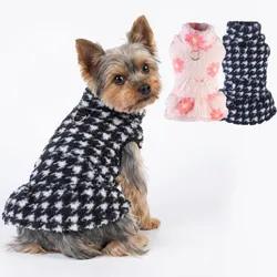 Vestido con capucha de forro polar para perros pequeños