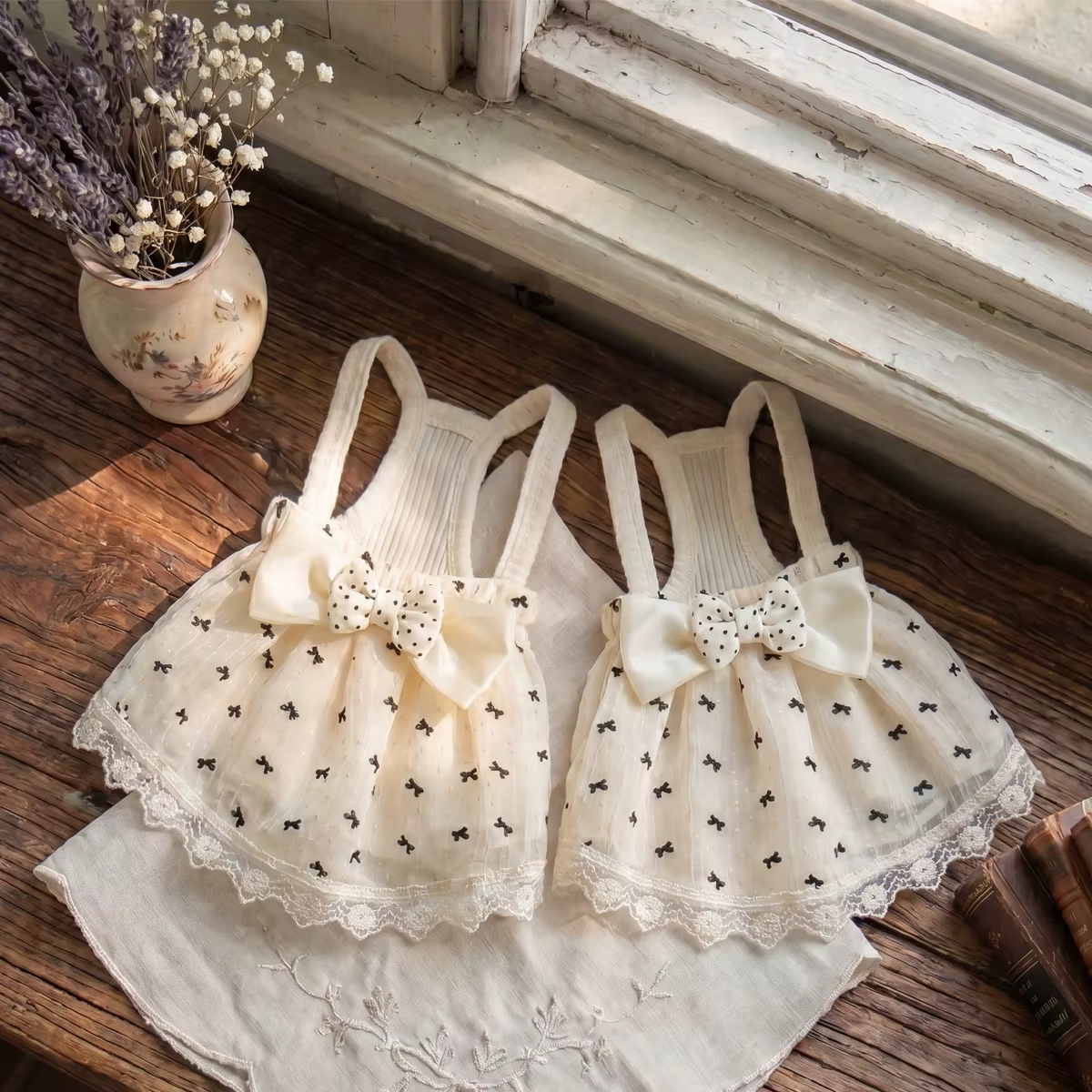 Ropa de verano con vestido en malla y lazo para perros y gatos - imagen 3