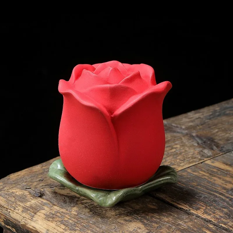 Detalles florales de la caja