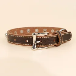Collar de cuero para perro con púas antipinzamiento ajustable