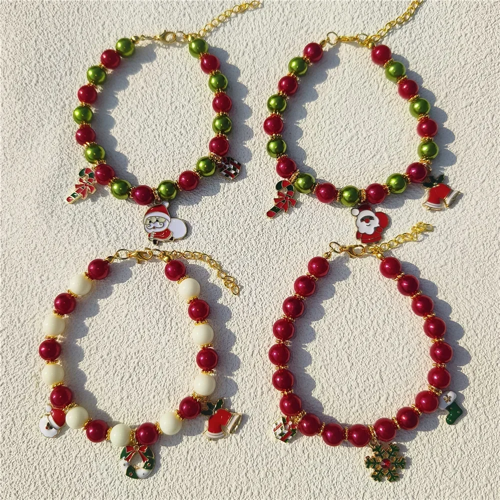 Perlas sintéticas verdes y acabado festivo