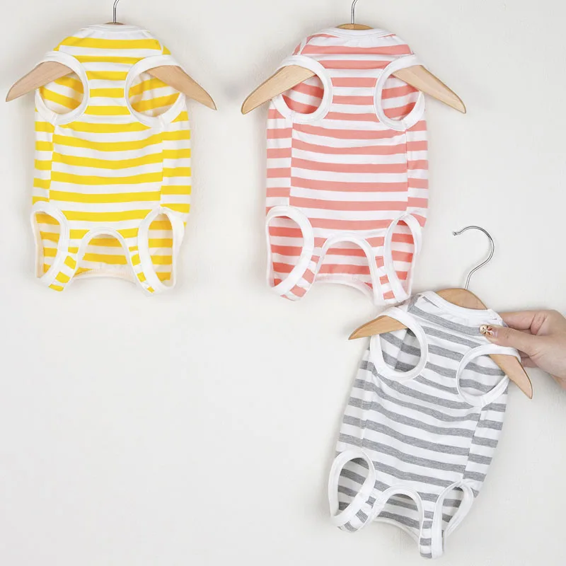 Pijama para perro pequeño en gris
