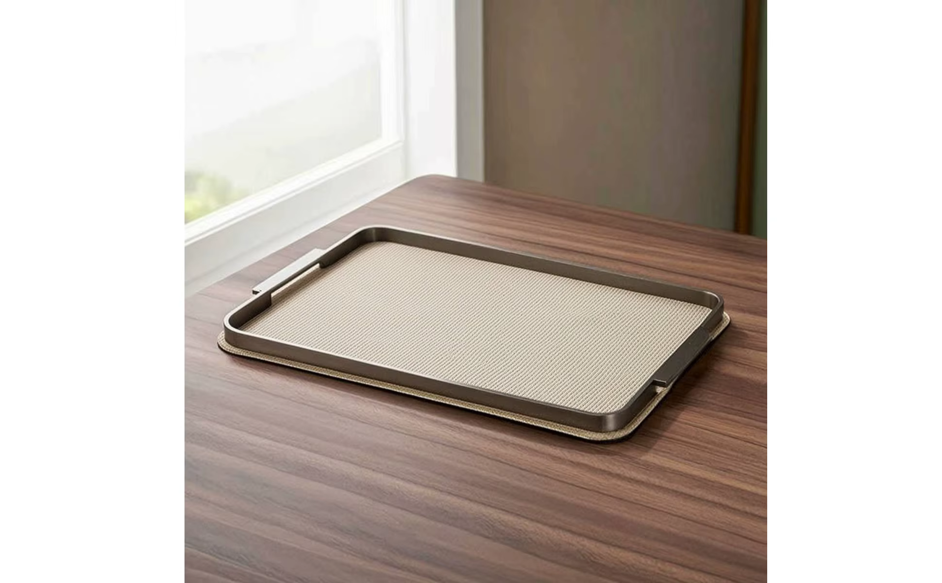 Bandeja decorativa con asas laterales