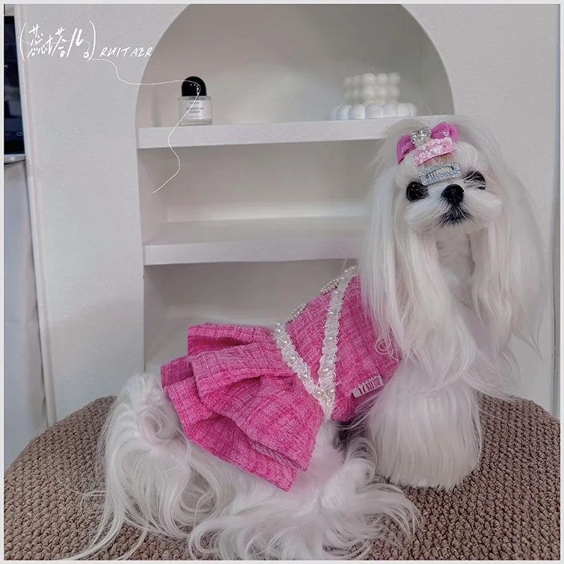 Vestido rosa con detalles brillantes para perro pequeño