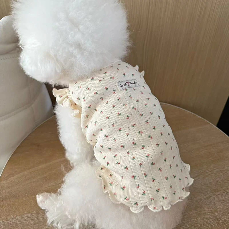 Camiseta para mascotas con acabado en mangas rizadas