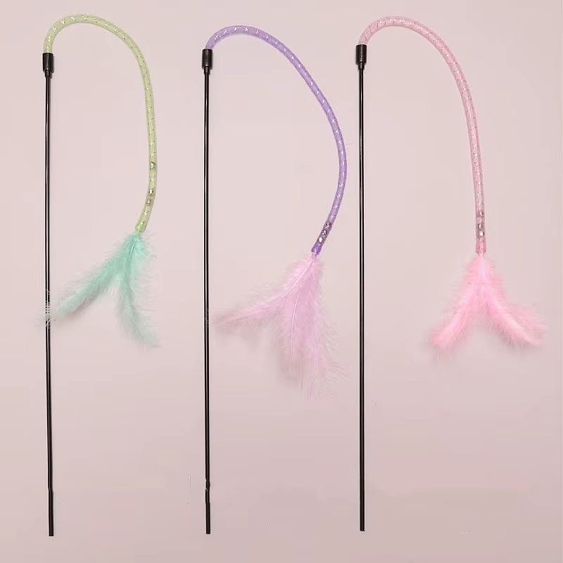 Juguete interactivo para gatos con plumas y campana