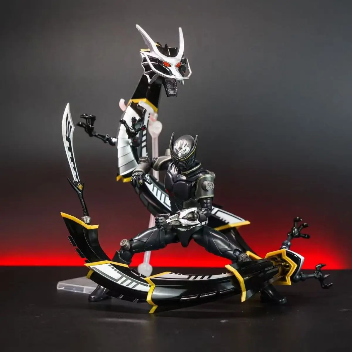 Figura articulada Kamen Rider Ryuga 1/144 – Modelo PVC coleccionable