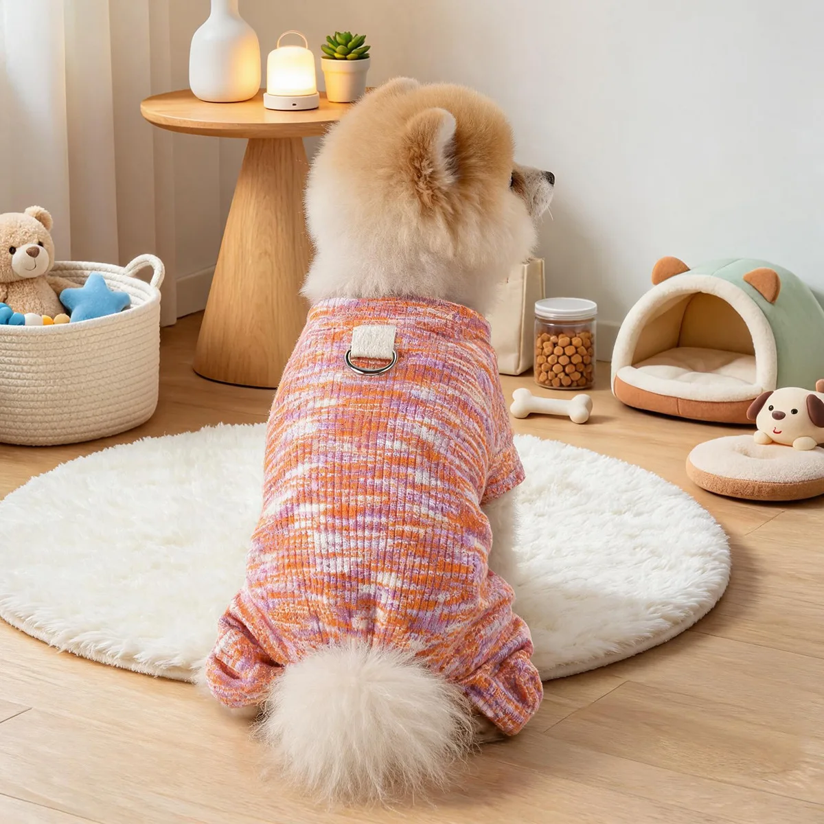 Pijama verde para perro en posición cómoda