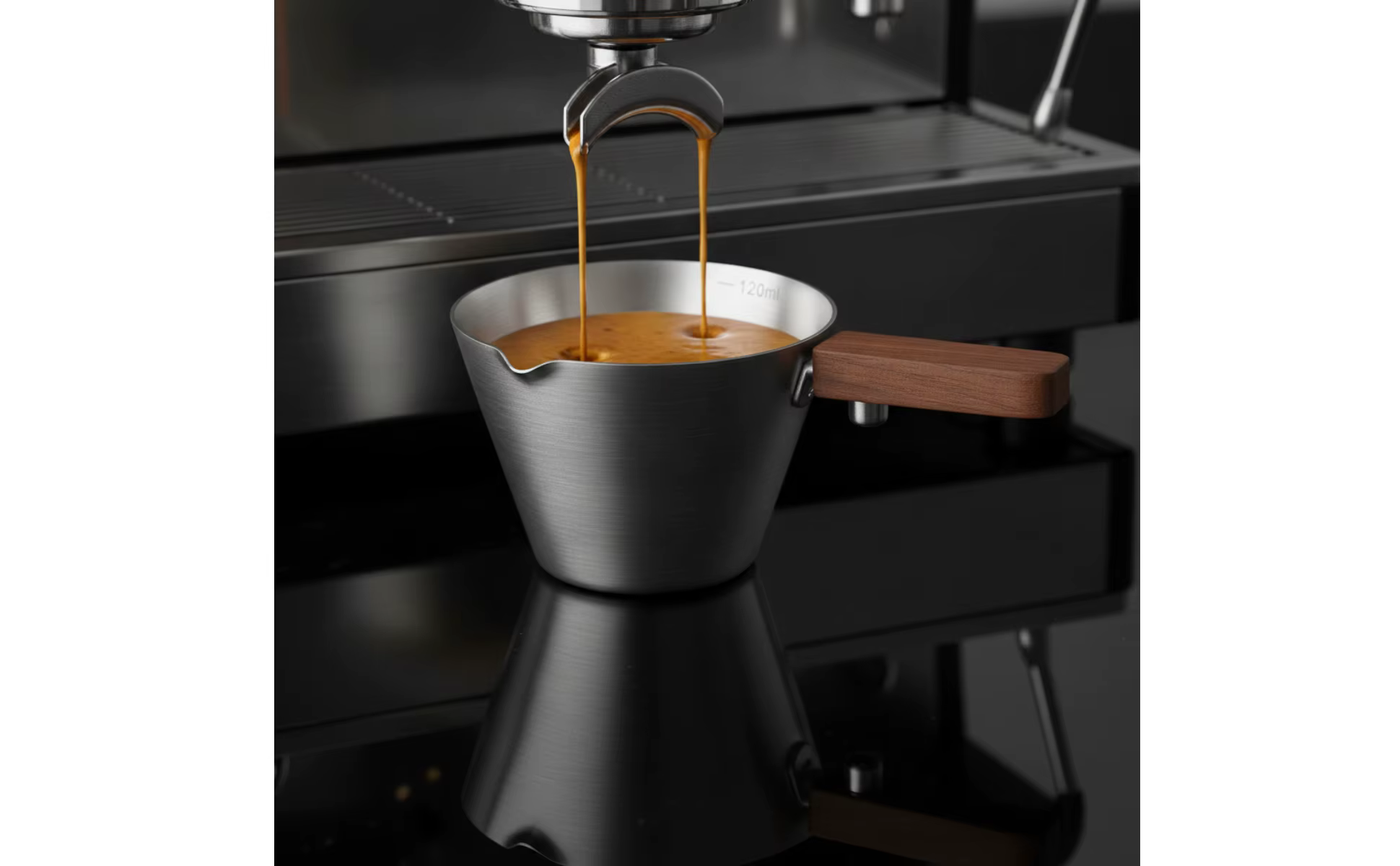 Vista frontal de la taza medidora de acero inoxidable 304