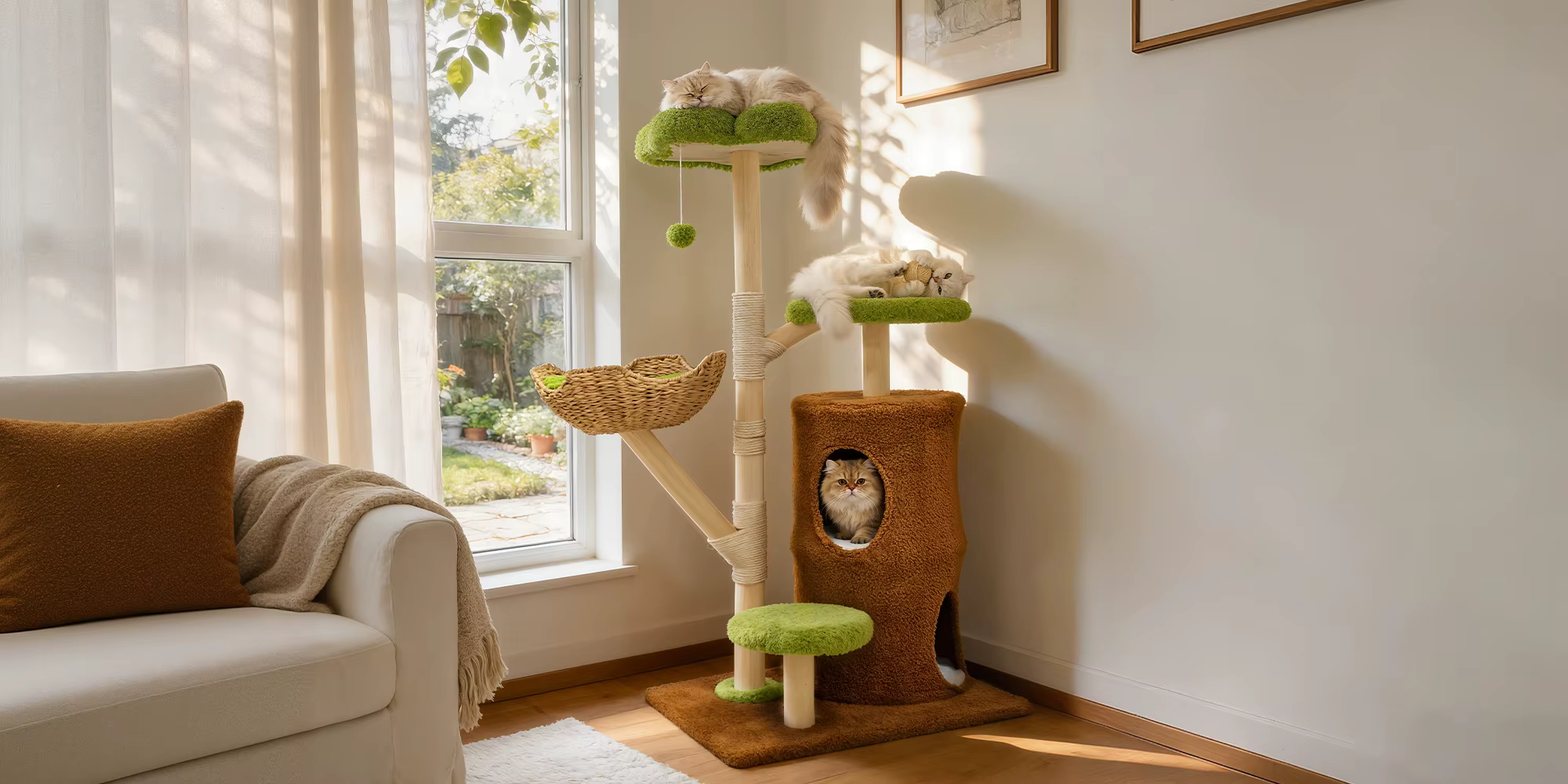 Árbol para gatos de madera con cesta de ratán