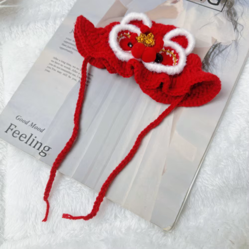 Gato modelo usando orejas de tigre de lana