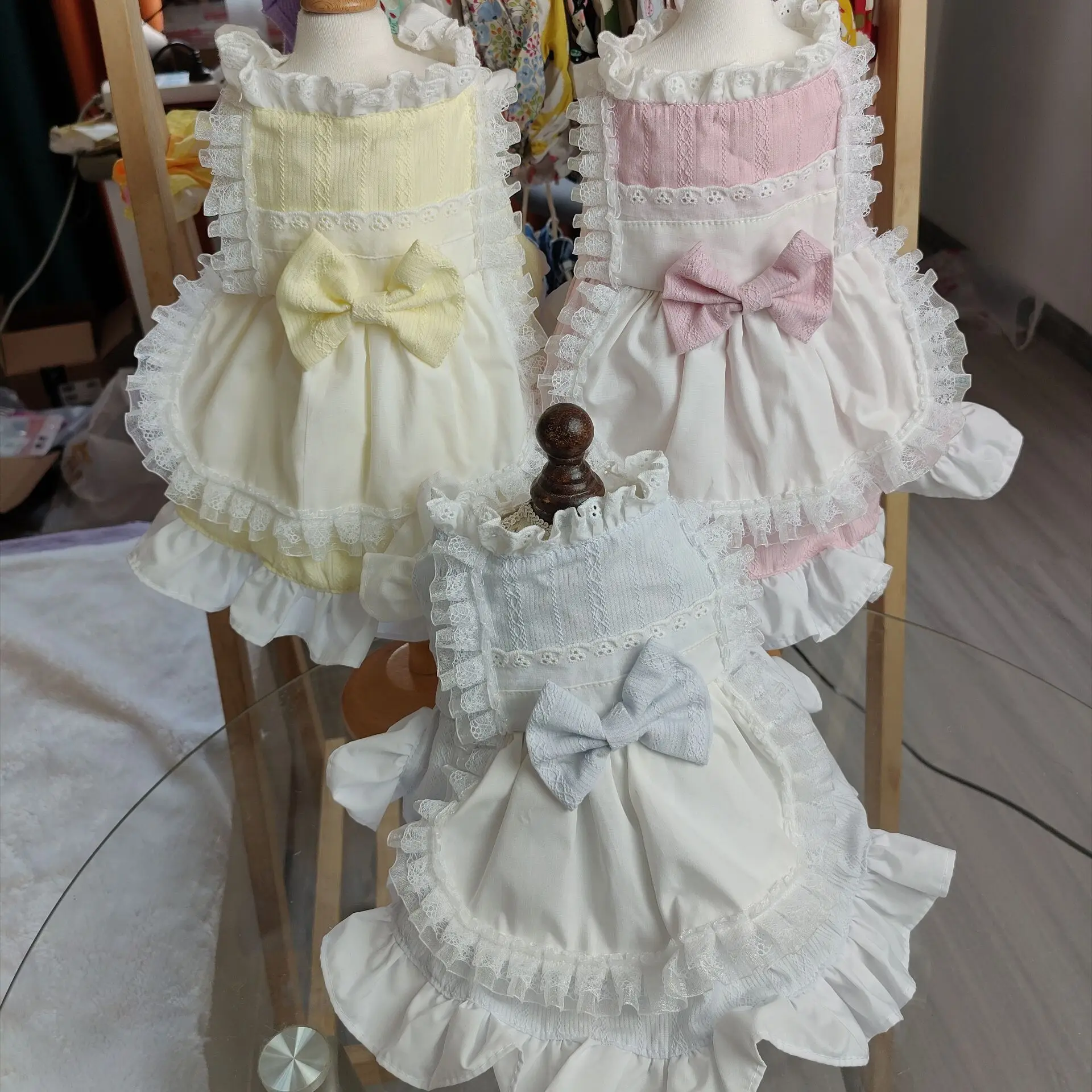 Vestido de encaje con pajarita y oso de princesa