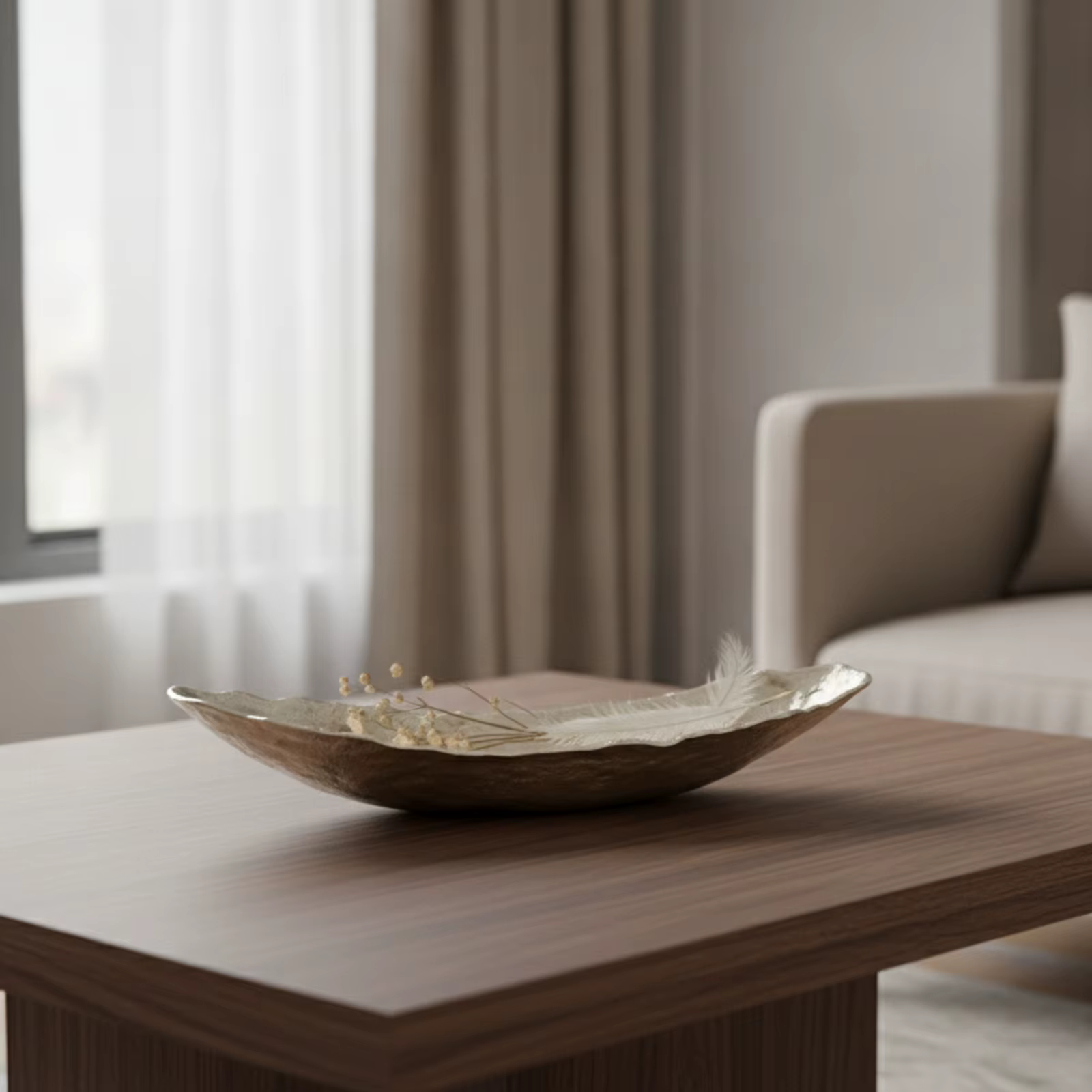 Bandeja decorativa dorada con acabado martillado para mesa - imagen 3