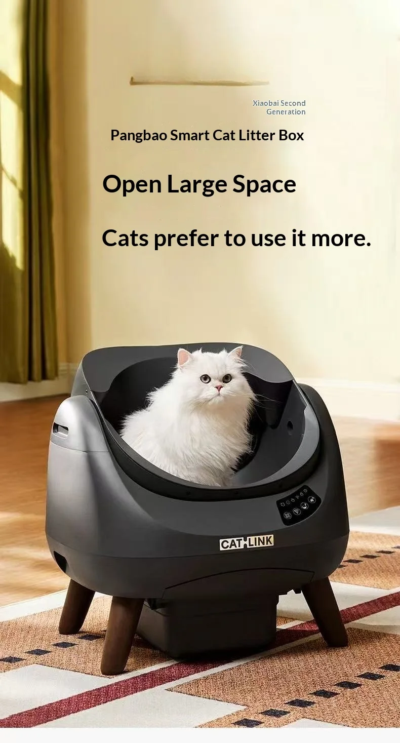 Vista del arenero automático abierto para gatos de interior