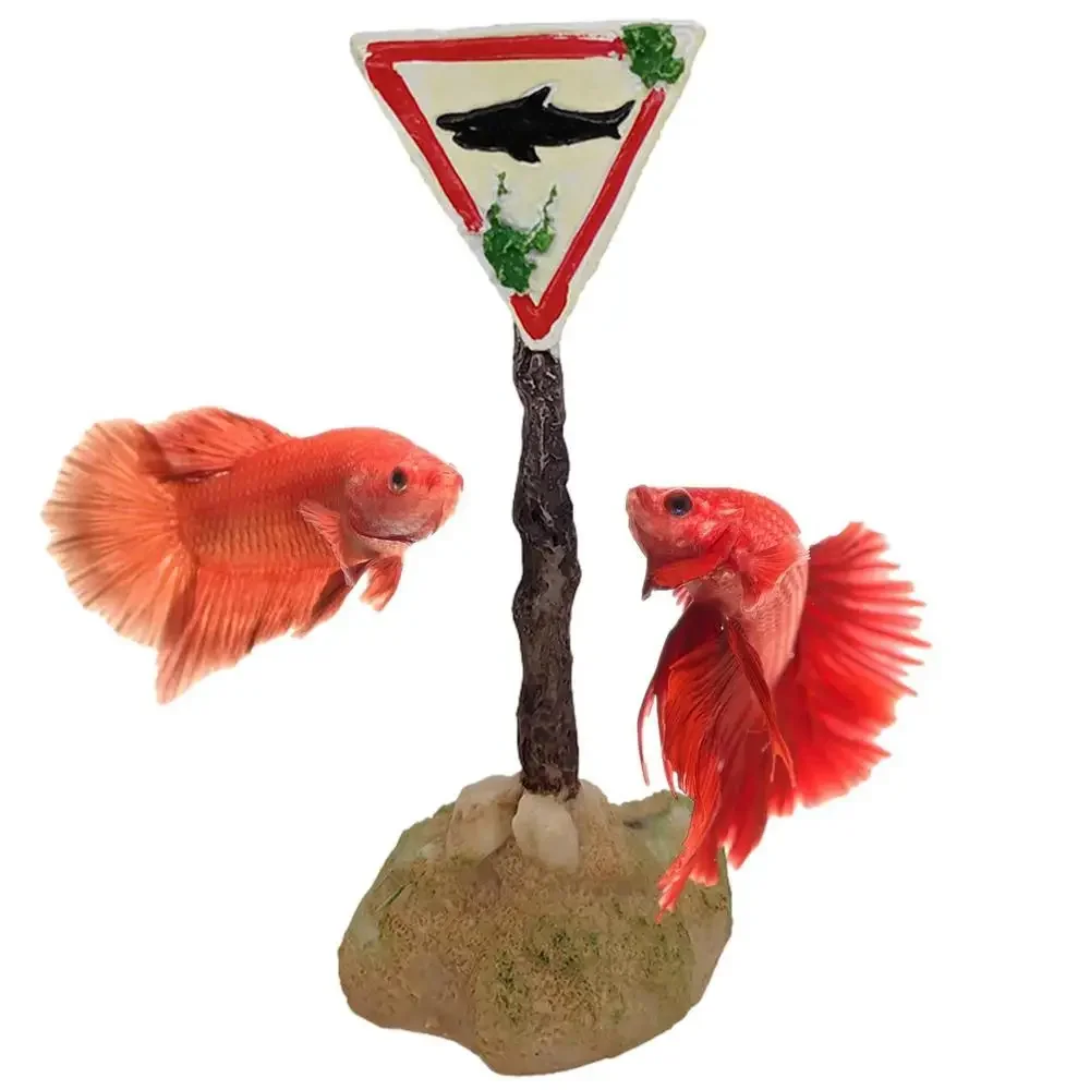 Decoración de acuario con letrero de tiburón