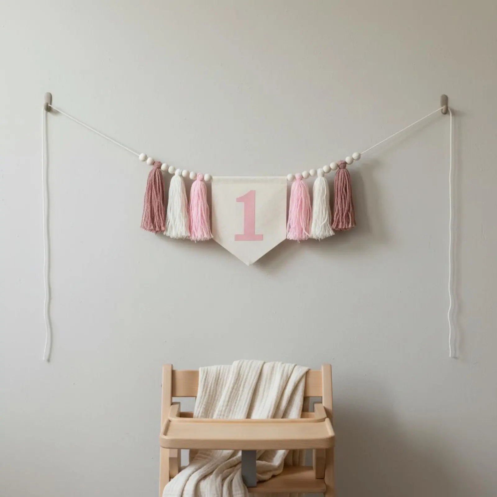 Guirnalda de cuentas de madera con borlas estilo boho para decorar - imagen 3